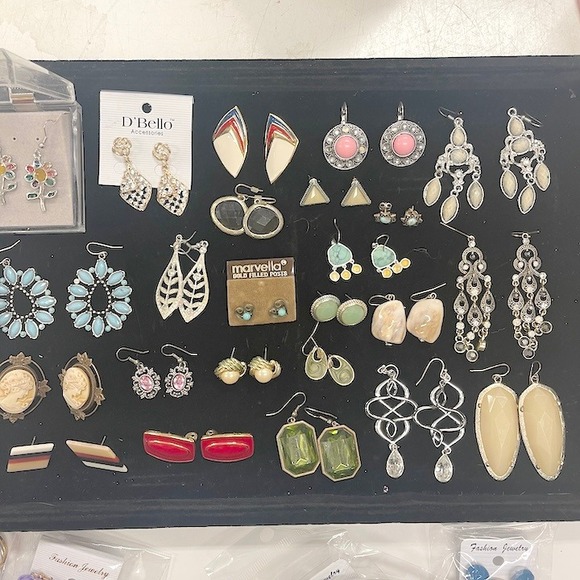 24 Pairs Vintage Earrings D'Bella Marvella & More - Picture 2 of 6